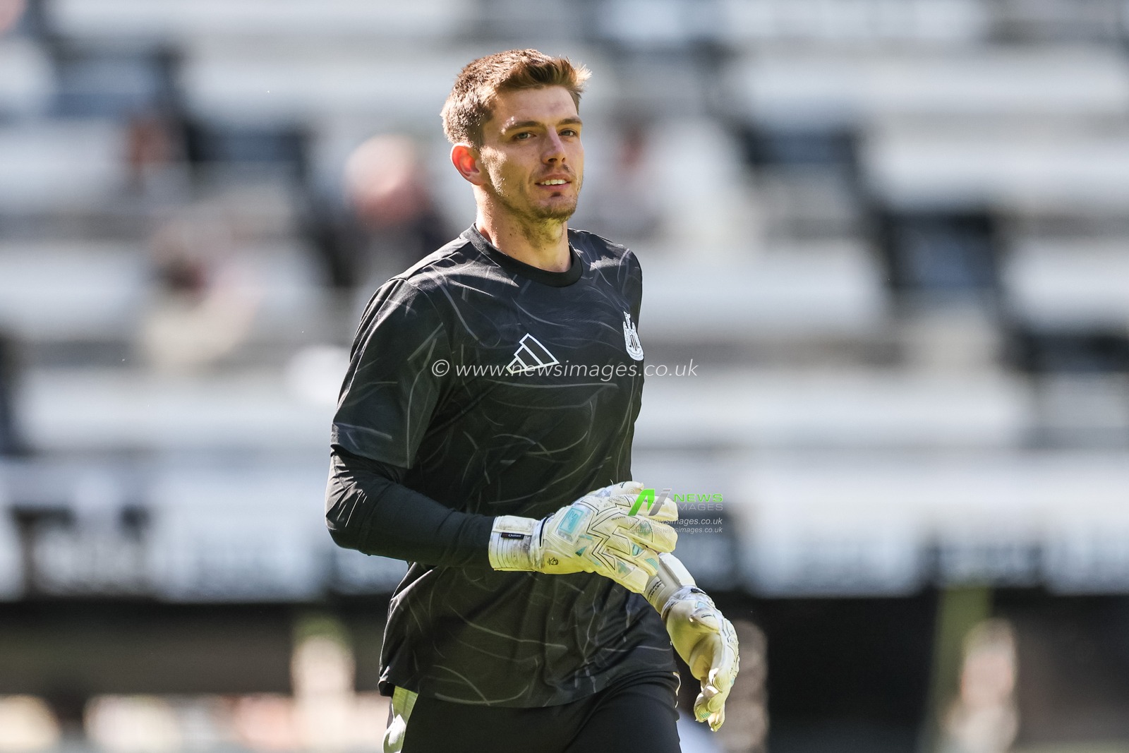Nick Pope of Newcastle United in the pregame warmup session during the Premier League match Newcastle United vs Everton at St. James's Park, Newcastle, United Kingdom, 25th May 2025

(Photo by Mark Cosgrove/News Images)