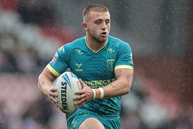 Mikey Lewis of Hull KR breaks with the ball during the Betfred Super League round 11 match Leigh Leopards vs Hull KR at Leigh Sports Village, Leigh, United Kingdom on 16 May 2026

(Photo by Mark Cosgrove/News Images)