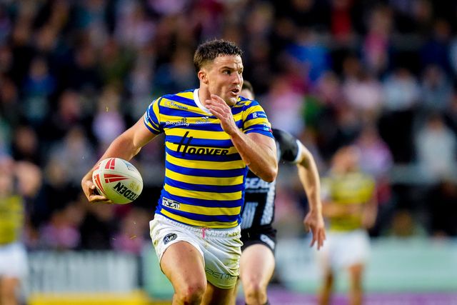 Josh Smith of Warrington Wolves runs the length of the field to score his try during the Betfred Super League round 14 match St Helens vs Warrington Wolves at The BrewDog Stadium, St Helens, United Kingdom on 11 June 2026

(Photo by Maynard Manyowa/News Images)