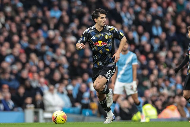 Pascal Struijk of Leeds United with the ball during the Premier League match Manchester City vs Leeds United at Etihad Stadium, Manchester, United Kingdom, 29th November 2025

(Photo by Mark Cosgrove/News Images)

*** GER AUT SUI OUT ***