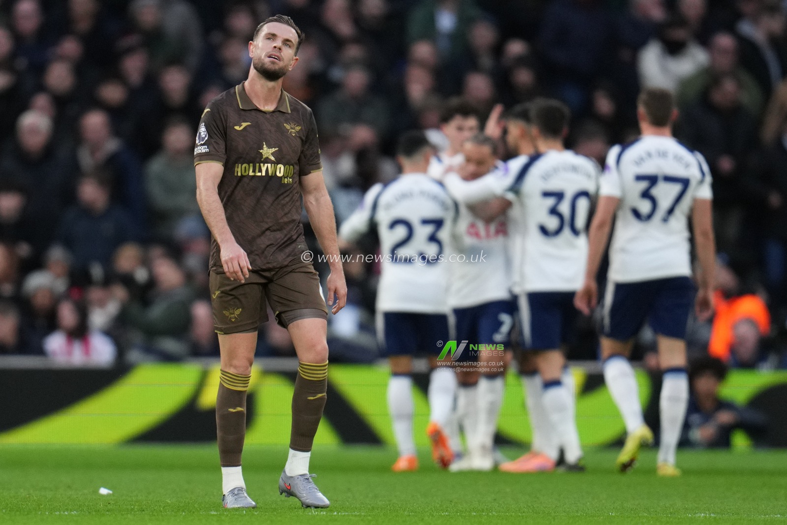 Jordan Henderson of Brentford looks on as Tottenham Hotspur lead 2-0 during the Premier League match Tottenham Hotspur vs Brentford at Tottenham Hotspur Stadium, London, United Kingdom, 6th December 2025

(Photo by Harvey Murphy/News Images)

*** GER AUT SUI OUT ***