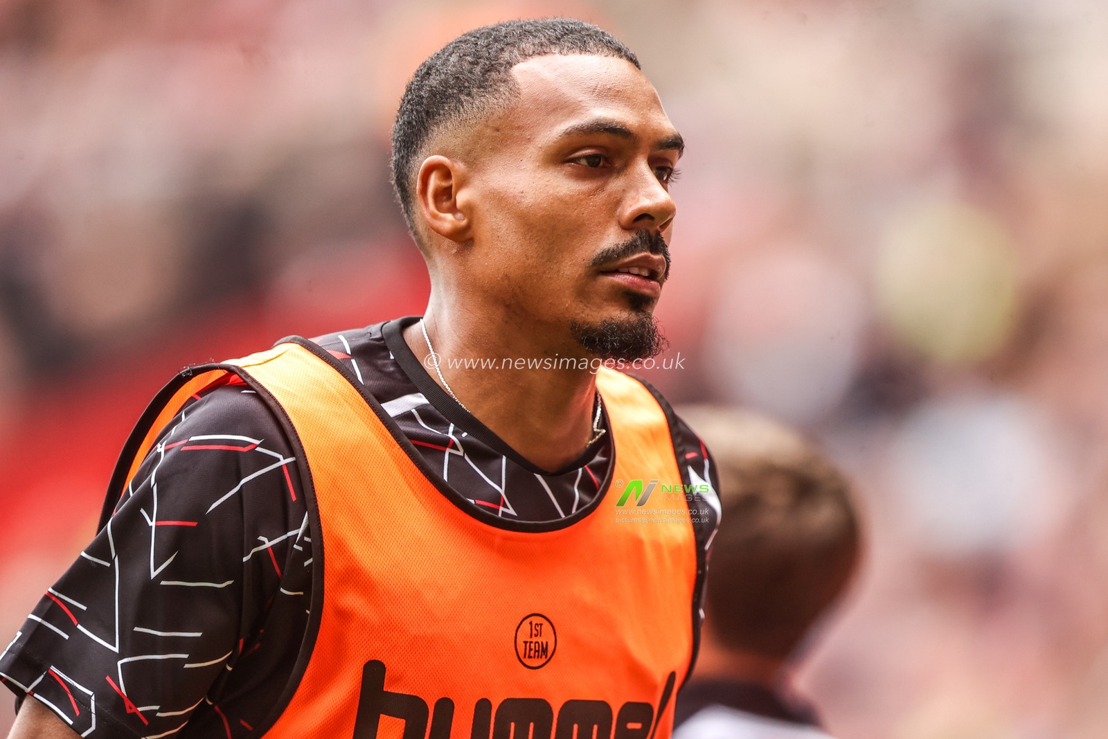 Wilson Isidor of Sunderland warming up on the sideline during the first half during the Premier League match Sunderland vs Fulham at Stadium Of Light, Sunderland, United Kingdom on 30 August 2026

(Photo by Alfie Cosgrove/News Images)