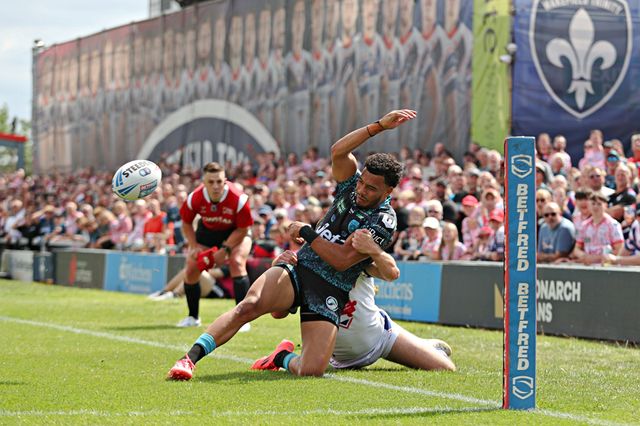 Max Jowitt of Wakefield Trinity tackles Darnell McIntosh of Leigh Leopards during the Betfred Super League Round 14 match Wakefield Trinity vs Leigh Leopards at DIY Kitchens Stadium, Wakefield, United Kingdom, 15th June 2025

(Photo by Sam Eaden/News Images)