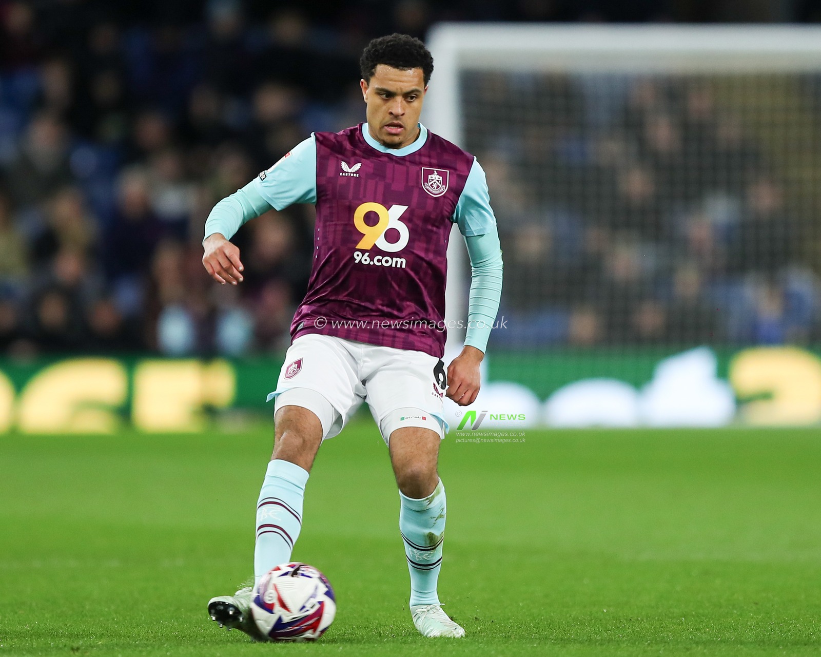 CJ Egan-Riley of Burnley with ball at his feet during the Sky Bet Championship match Burnley vs West Bromwich Albion at Turf Moor, Burnley, United Kingdom, 11th March 2025

(Photo by Jorge Horsted/News Images)