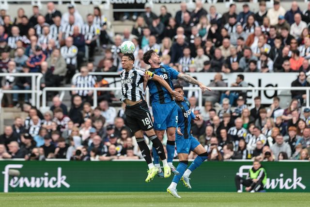 William Osula of Newcastle Untied jumps up to win the high ball from Marcos Senesi of Bournemouth during the Premier League match Newcastle Untied vs Bournemouth at St. James's Park, Newcastle, United Kingdom on 18 April 2026

(Photo by Mark Cosgrove/News Images)