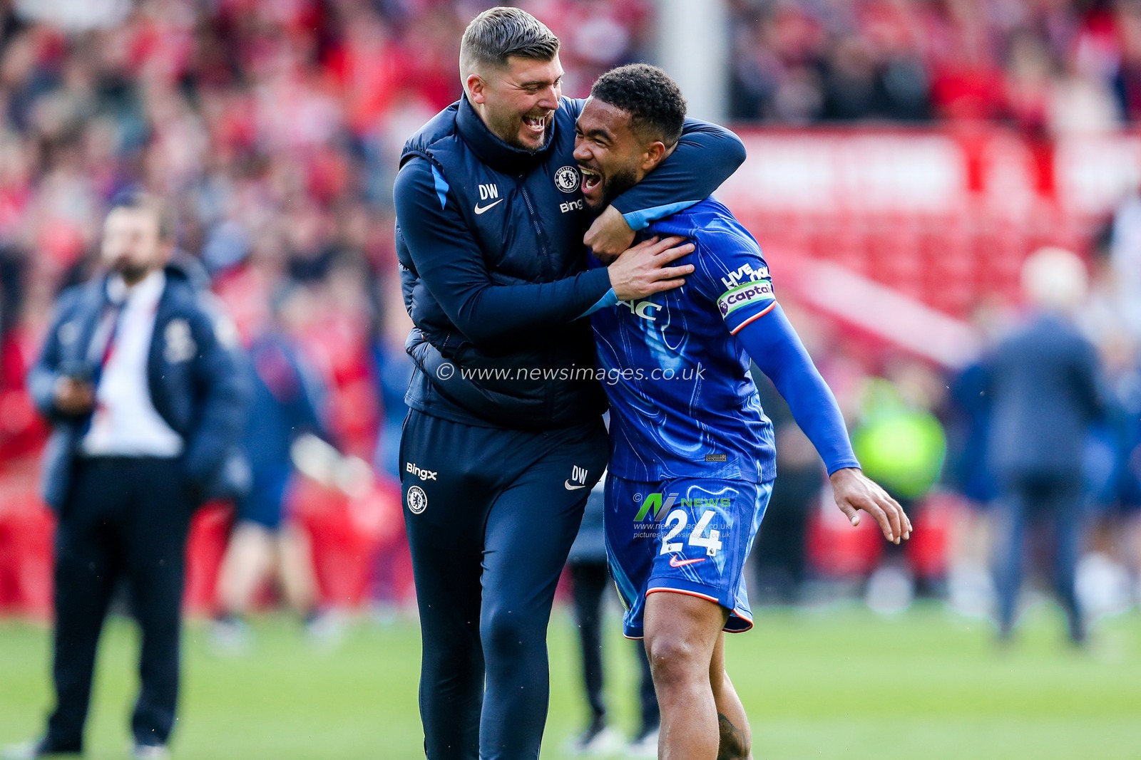 Chelsea celebrate their Champions League place after the teams victory following the Premier League match Nottingham Forest vs Chelsea at City Ground, Nottingham, United Kingdom, 25th May 2025

(Photo by Izzy Poles/News Images)