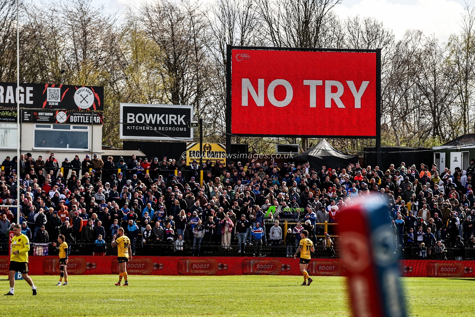 Wakefield Trinity fans celebrate as a Castleford try is ruled out after review during the Betfred Super League round 7 match Castleford Tigers vs Wakefield Trinity at OneBore Stadium, Castleford, Untied Kingdom on 05 April 2026

(Photo by Alfie Cosgrove/News Images)