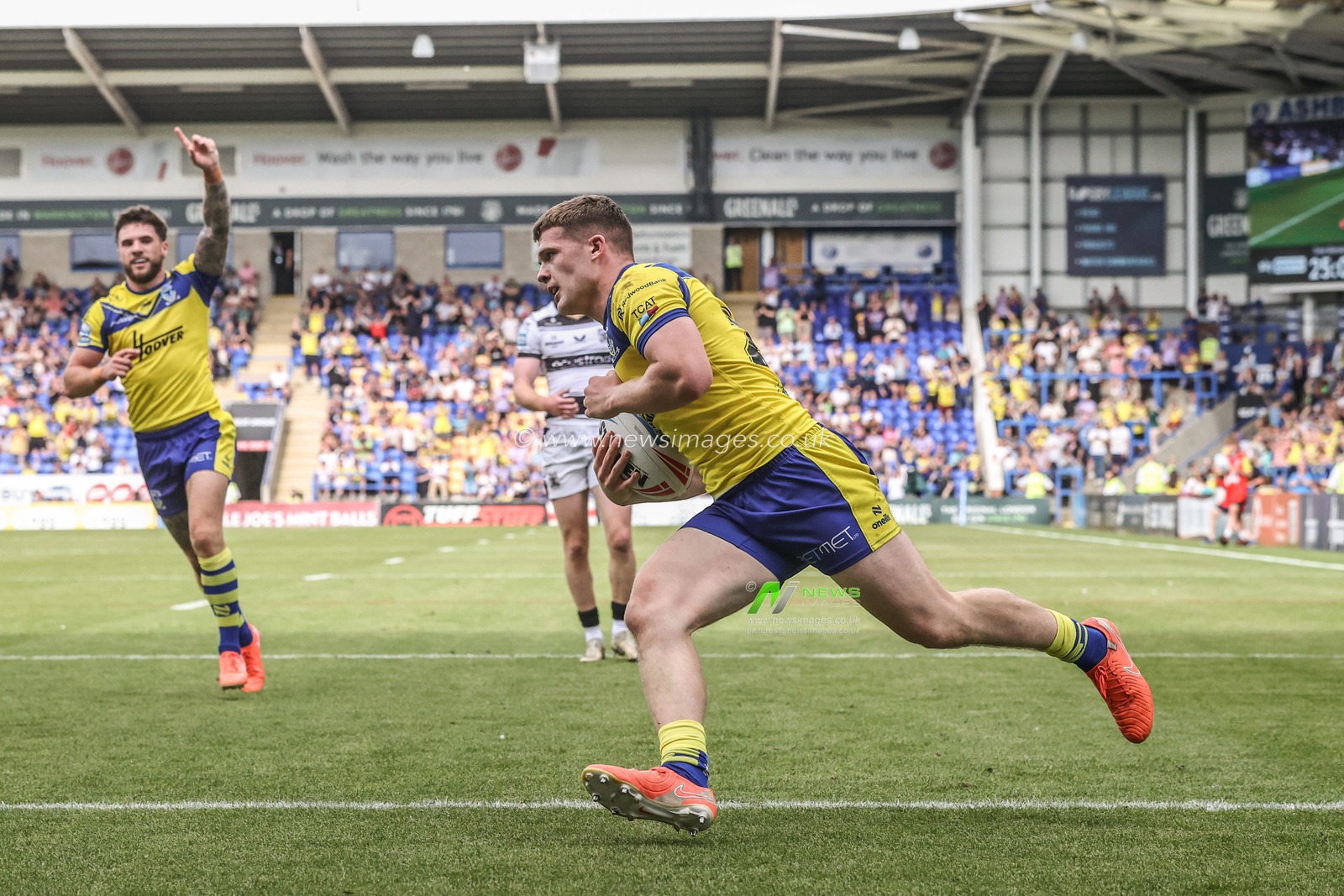 Jake Thewlis of Warrington Wolves goes over for a try during the Betfred Super League round 16 match Warrington Wolves vs Hull FC at Halliwell Jones Stadium, Warrington, United Kingdom, 28th June 2025

(Photo by Alfie Cosgrove/News Images)
