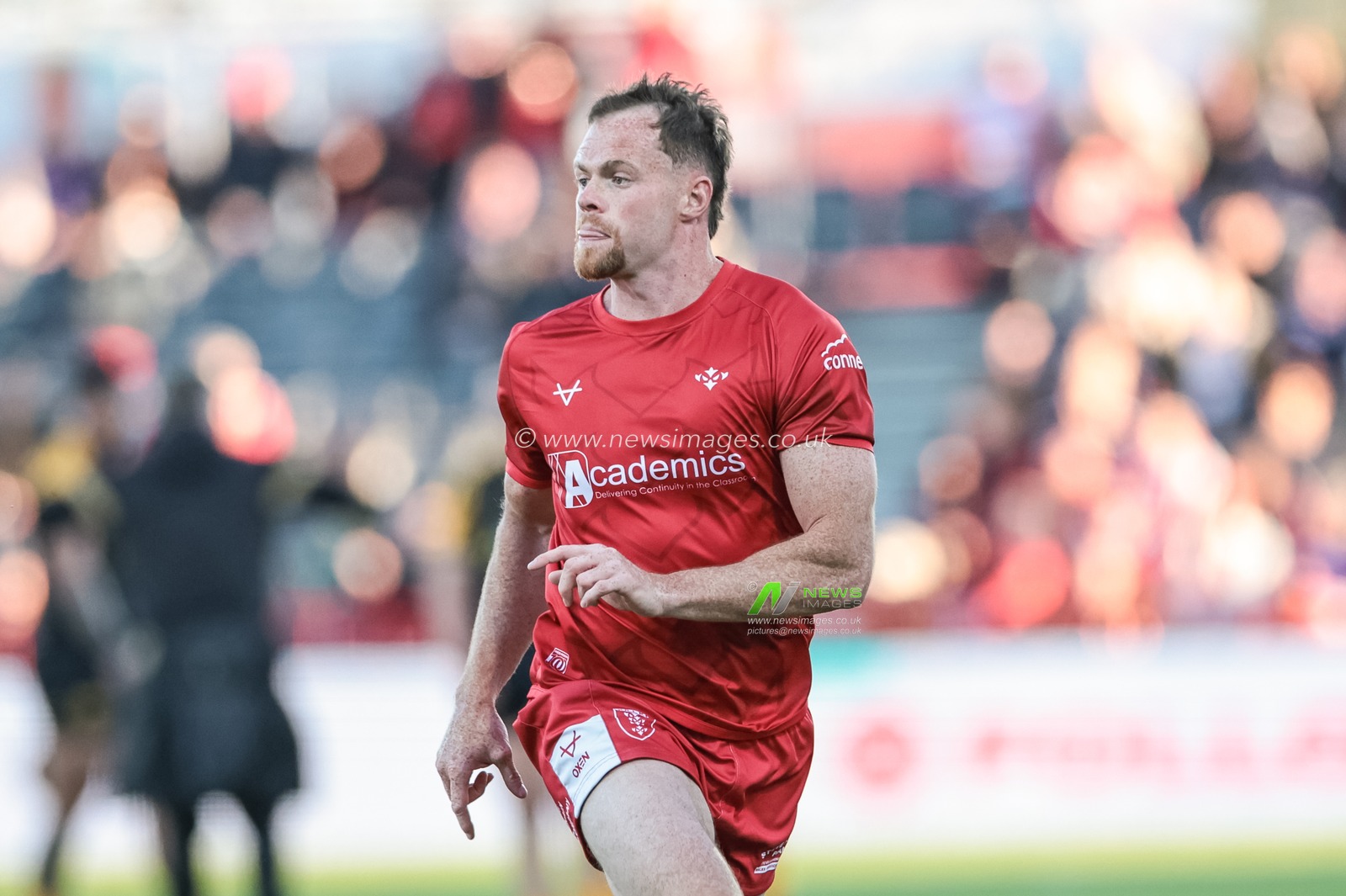 Joe Burgess of Hull KR in the pre-game warm up during the Betfred Super League round 10 match Hull KR vs Castleford Tigers at Sewell Group Craven Park, Hull, United Kingdom on 30 April 2026

(Photo by Mark Cosgrove/News Images)