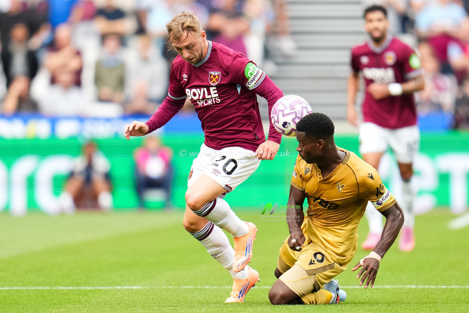 Jarrod Bowen of West Ham United and Marc Guehi of Crystal Palace during the Premier League match West Ham United vs Crystal Palace at London Stadium, London, United Kingdom, 20th September 2025

(Photo by Harvey Murphy/News Images)