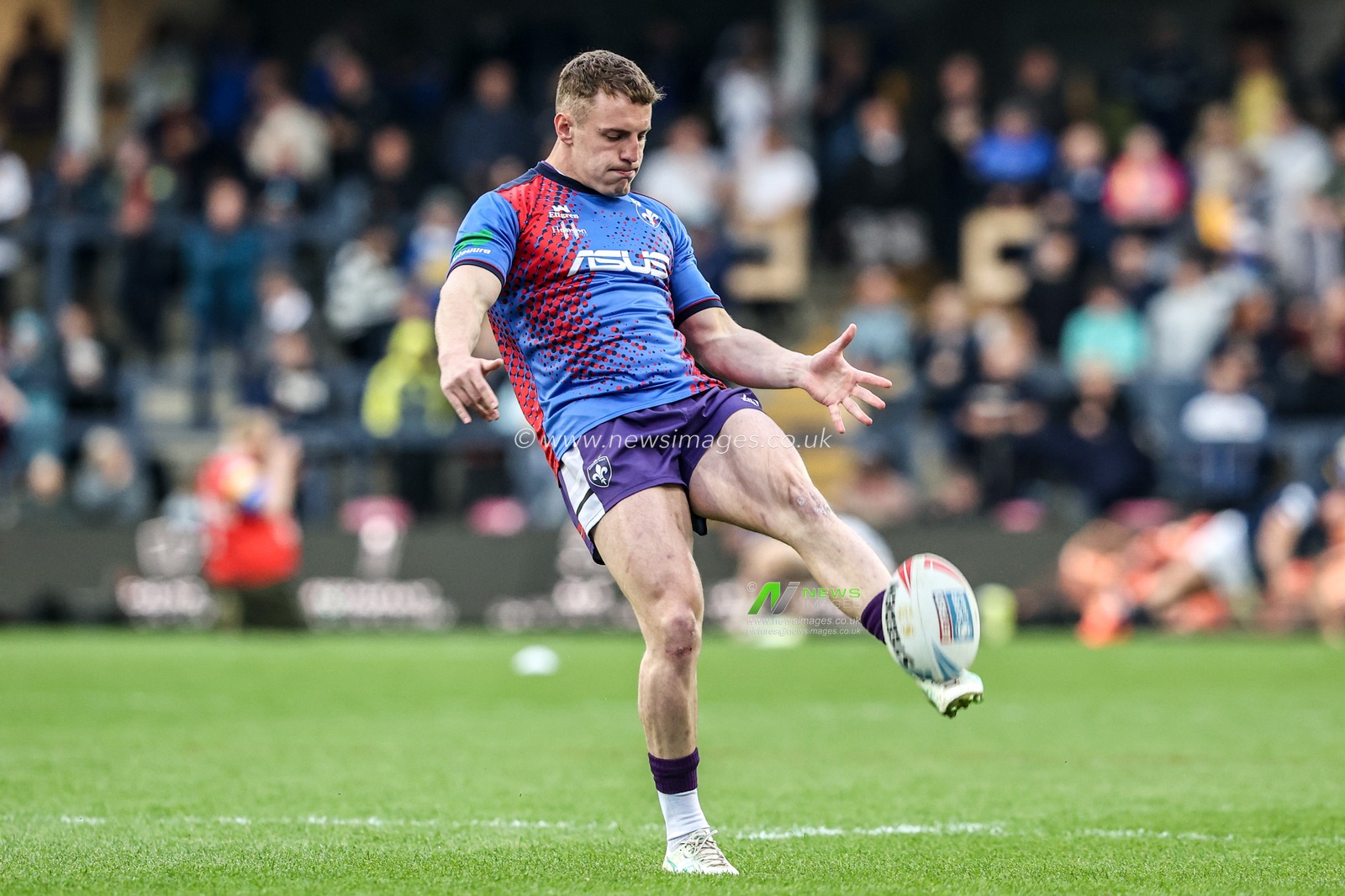 Jake Trueman of Wakefield Trinity in the pre-game warm up during the Betfred Super League round 10 match Leeds Rhinos vs Wakefield Trinity at AMT Headingley Stadium, Leeds, United Kingdom on 01 May 2026

(Photo by Alfie Cosgrove/News Images)