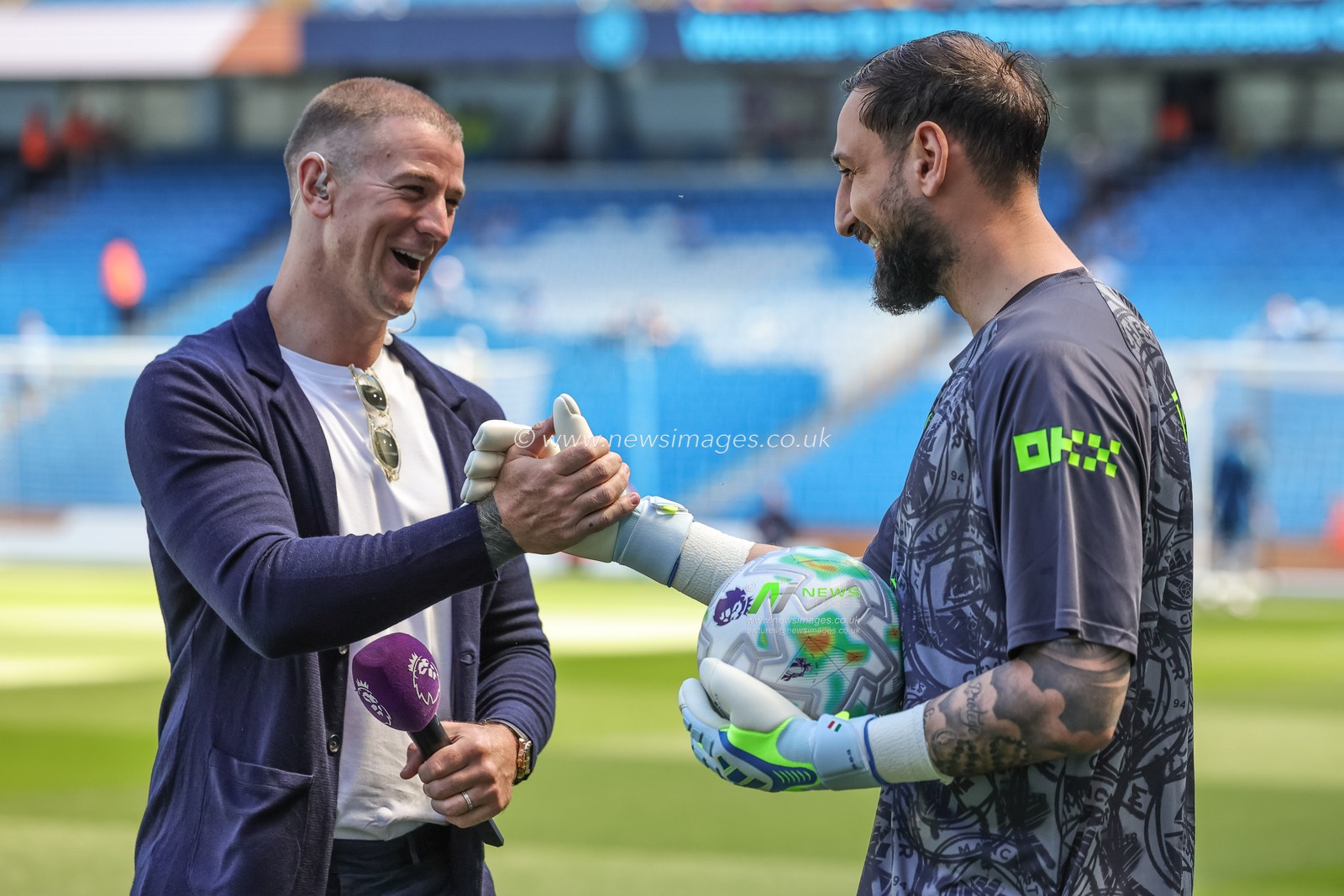 Joe Hart former Manchester City keeper shakes hands with Manchester City goalkeeper Gianluigi Donnarumma during the Premier League match Manchester City vs Aston Villa at Etihad Stadium, Manchester, United Kingdom on 24 May 2026

(Photo by Mark Cosgrove/News Images)