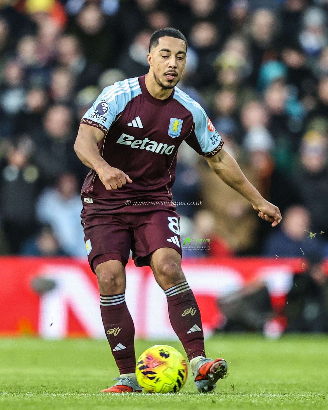 Youri Tielemans of Aston Villa during the Premier League match Leeds United vs Aston Villa at Elland Road, Leeds, United Kingdom, 23rd November 2025

(Photo by Alfie Cosgrove/News Images)

*** GER AUT SUI OUT ***