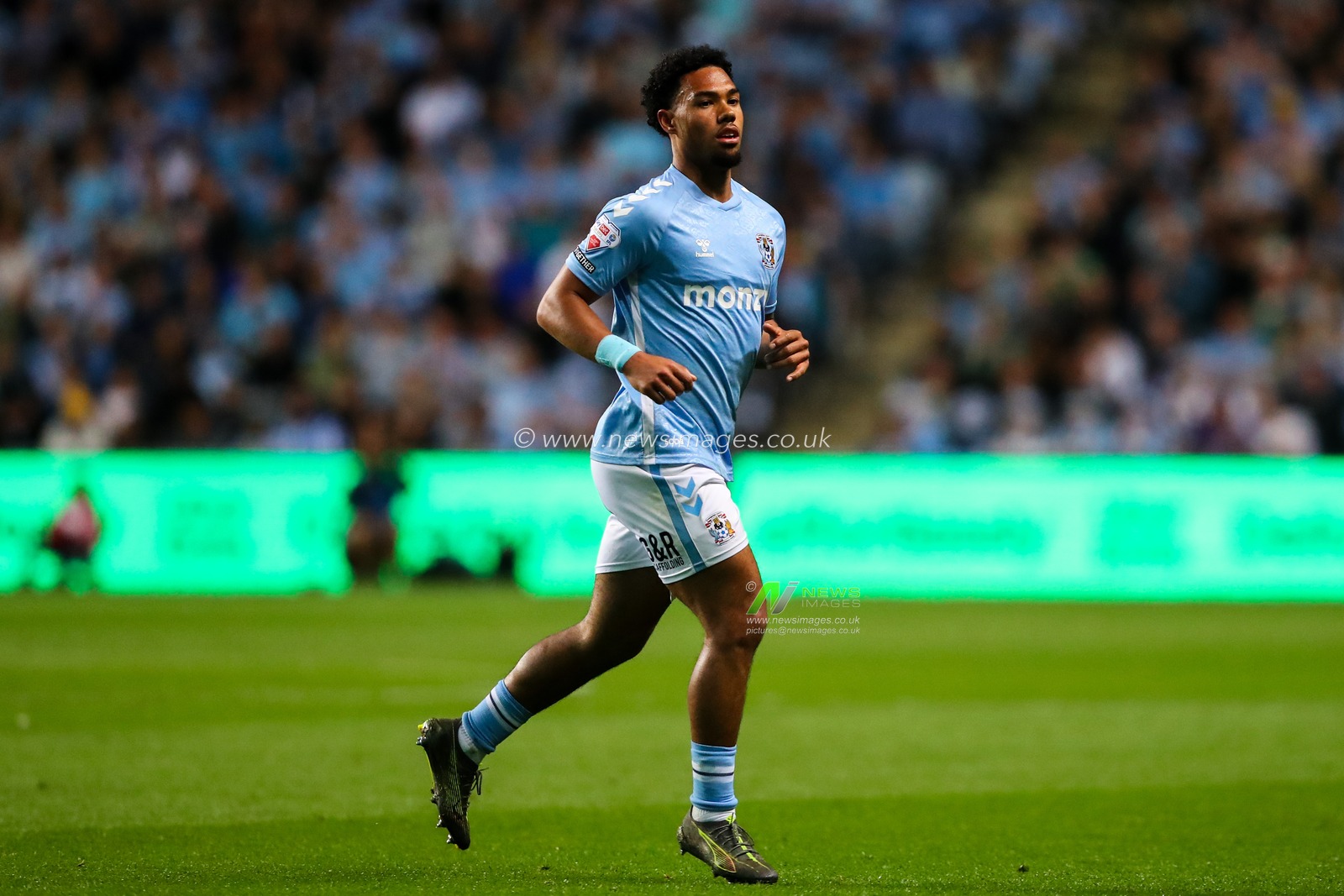 Milan van Ewijk of Coventry City during the Sky Bet Championship Palyoff Semi-final match Coventry City vs Sunderland at Coventry Building Society Arena, Coventry, United Kingdom, 9th May 2025

(Photo by Gareth Evans/News Images)