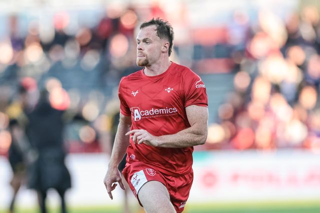 Joe Burgess of Hull KR in the pre-game warm up during the Betfred Super League round 10 match Hull KR vs Castleford Tigers at Sewell Group Craven Park, Hull, United Kingdom on 30 April 2026

(Photo by Mark Cosgrove/News Images)