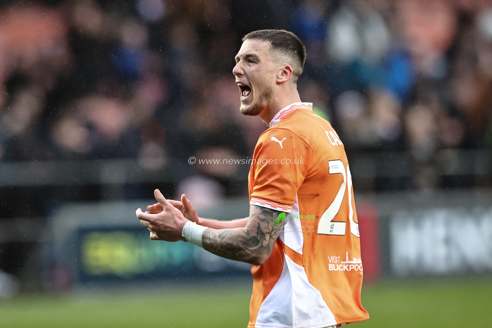 Oliver Casey of Blackpool celebrates the 2-1 win with the fans during the Sky Bet League 1 match Blackpool vs Bolton Wanderers at Bloomfield Road, Blackpool, United Kingdom, 29th March 2025

(Photo by Mark Cosgrove/News Images)