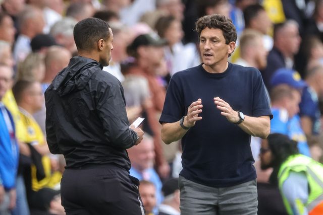Keith Andrews manager of Brentford speaks with fourth official Farai Hallam during the Premier League match Leeds United vs Brentford at Elland Road, Leeds, United Kingdom on 30 August 2026

(Photo by Mark Cosgrove/News Images)