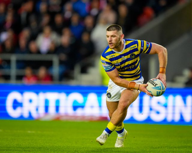 Danny Walker of Warrington Wolves passes the ball during the Betfred Super League round 14 match St Helens vs Warrington Wolves at The BrewDog Stadium, St Helens, United Kingdom on 11 June 2026

(Photo by Maynard Manyowa/News Images)