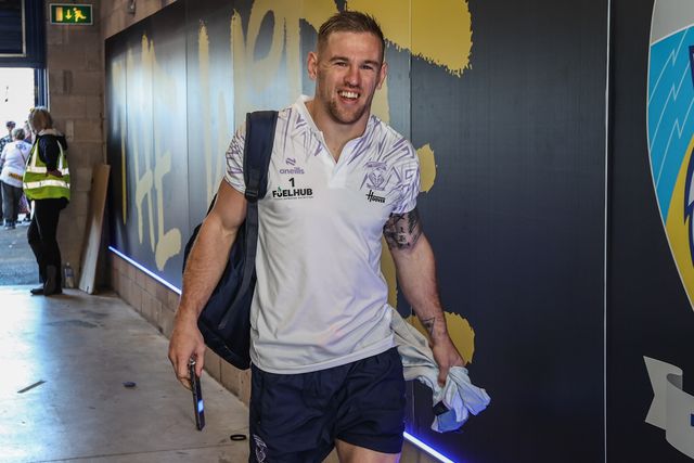 Matt Dufty of Warrington Wolves arrives during the Betfred Challenge Cup Quarter Final match Warrington Wolves vs St Helens at Halliwell Jones Stadium, Warrington, United Kingdom, 6th April 2025

(Photo by Alfie Cosgrove/News Images)