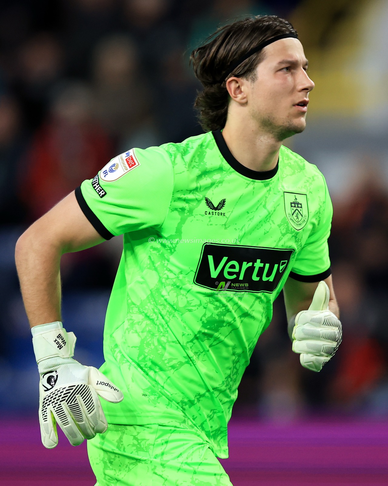 Burnley goalkeeper Max Weiß during the Sky Bet Championship match Burnley vs Middlesbrough at Turf Moor, Burnley, United Kingdom on 02 September 2026

(Photo by Jorge Horsted/News Images)