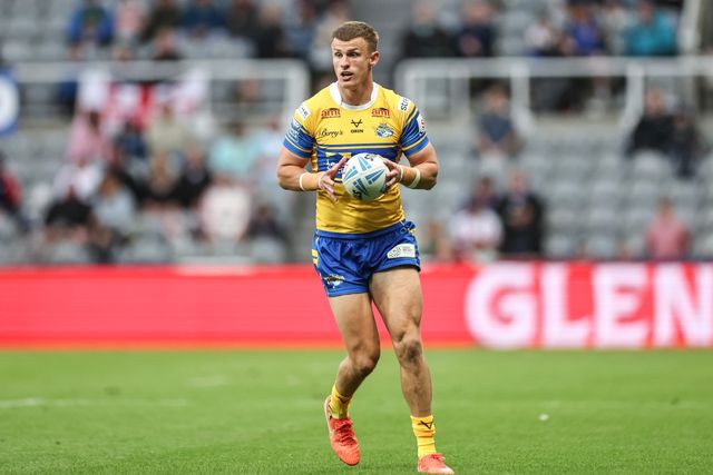 Ash Handley of Leeds Rhinos with the ball during the Betfred Magic Weekend 2025 match St Helens vs Leeds Rhinos at St. James's Park, Newcastle, United Kingdom, 3rd May 2025

(Photo by Mark Cosgrove/News Images)