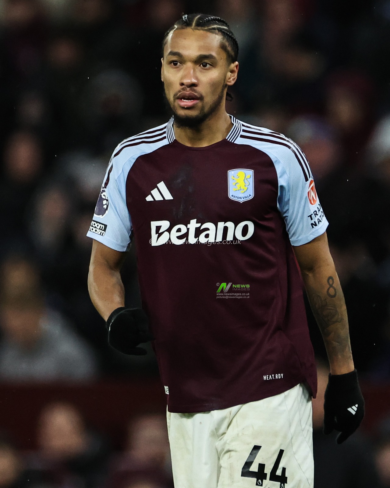 Boubacar Kamara of Aston Villa during the Premier League match Aston Villa vs Southampton at Villa Park, Birmingham, United Kingdom, 7th December 2024

(Photo by Mark Cosgrove/News Images)