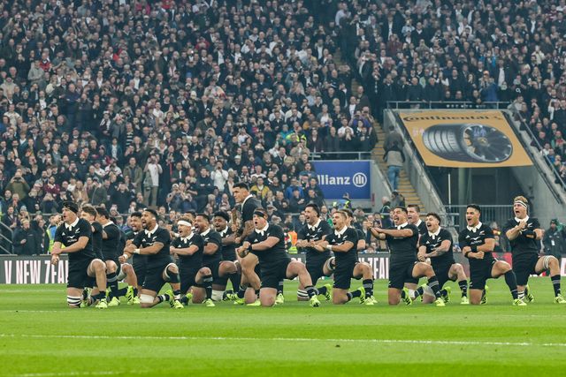 New Zealand perform the Haka before the game during the Quilter Nations Series 2025 match England vs New Zealand at Allianz Stadium, Twickenham, United Kingdom, 15th November 2025

(Photo by Mark Cosgrove/News Images)

*** GER AUT SUI OUT ***