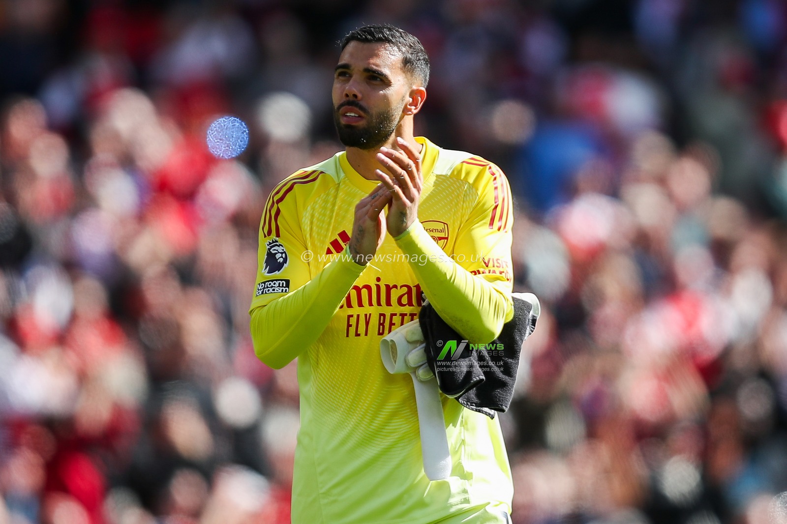 David Raya of Arsenal acknowledges the fans after the teams victory following the Premier League match Arsenal vs Nottingham Forest at Emirates Stadium, London, United Kingdom, 13th September 2025

(Photo by Izzy Poles/News Images)