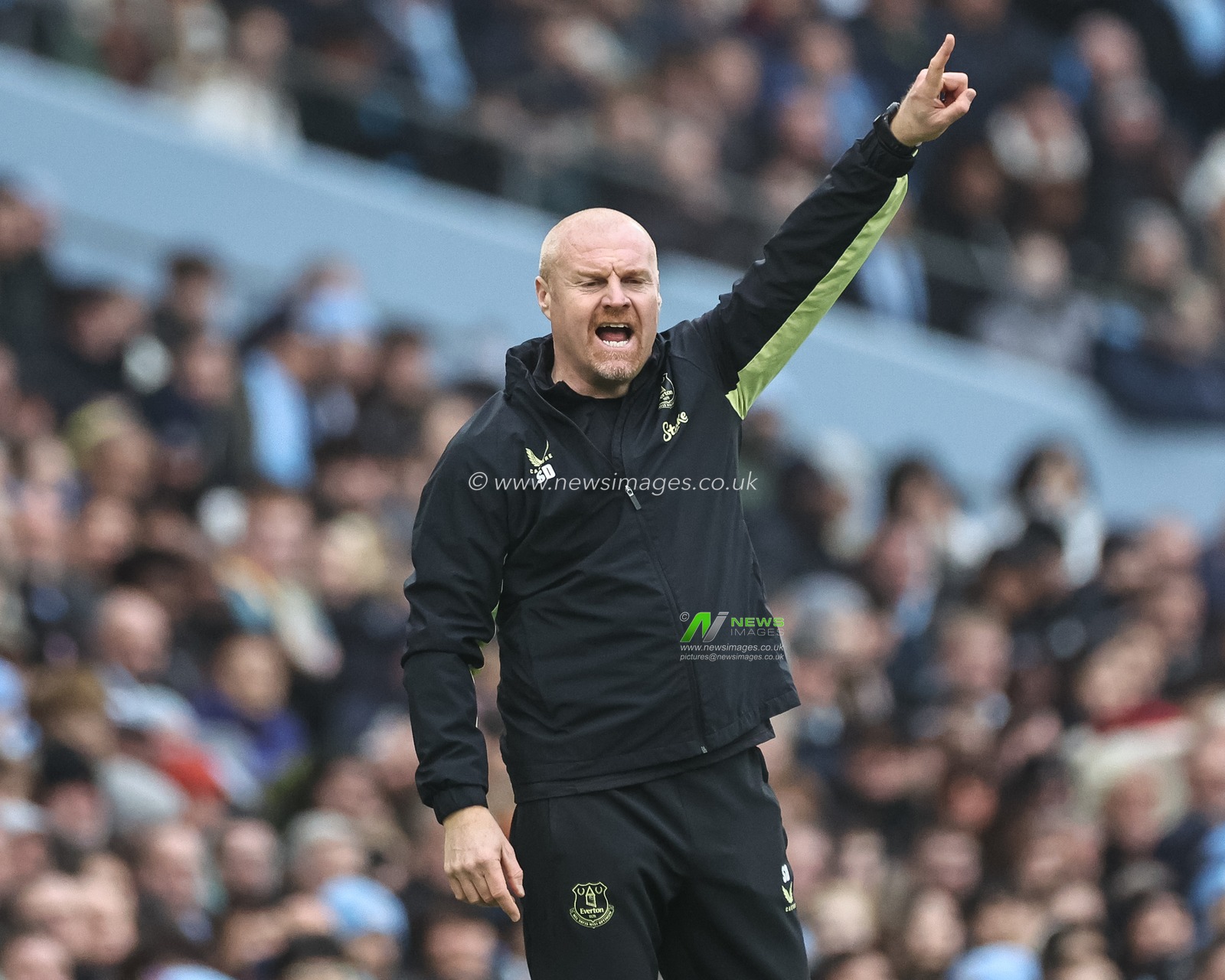 Sean Dyche manager of Everton reacts in the technical area during the Premier League match Manchester City vs Everton at Etihad Stadium, Manchester, United Kingdom, 26th December 2024

(Photo by Mark Cosgrove/News Images)