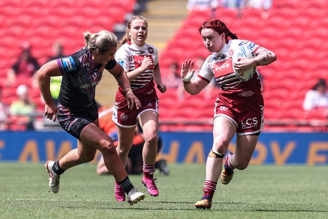Eva Hunter breaks with the ball during the Betfred Women's Challenge Cup Final Wigan Warriors vs St Helens at Wembley Stadium, London, United Kingdom on 30 May 2026

(Photo by Alfie Cosgrove/News Images)