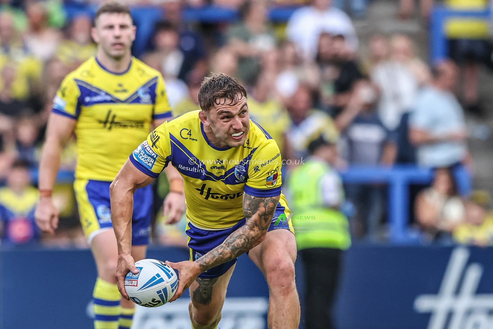 Sam Powell of Warrington Wolves passes the ball during the Betfred Super League round 16 match Warrington Wolves vs Hull FC at Halliwell Jones Stadium, Warrington, United Kingdom, 28th June 2025

(Photo by Alfie Cosgrove/News Images)