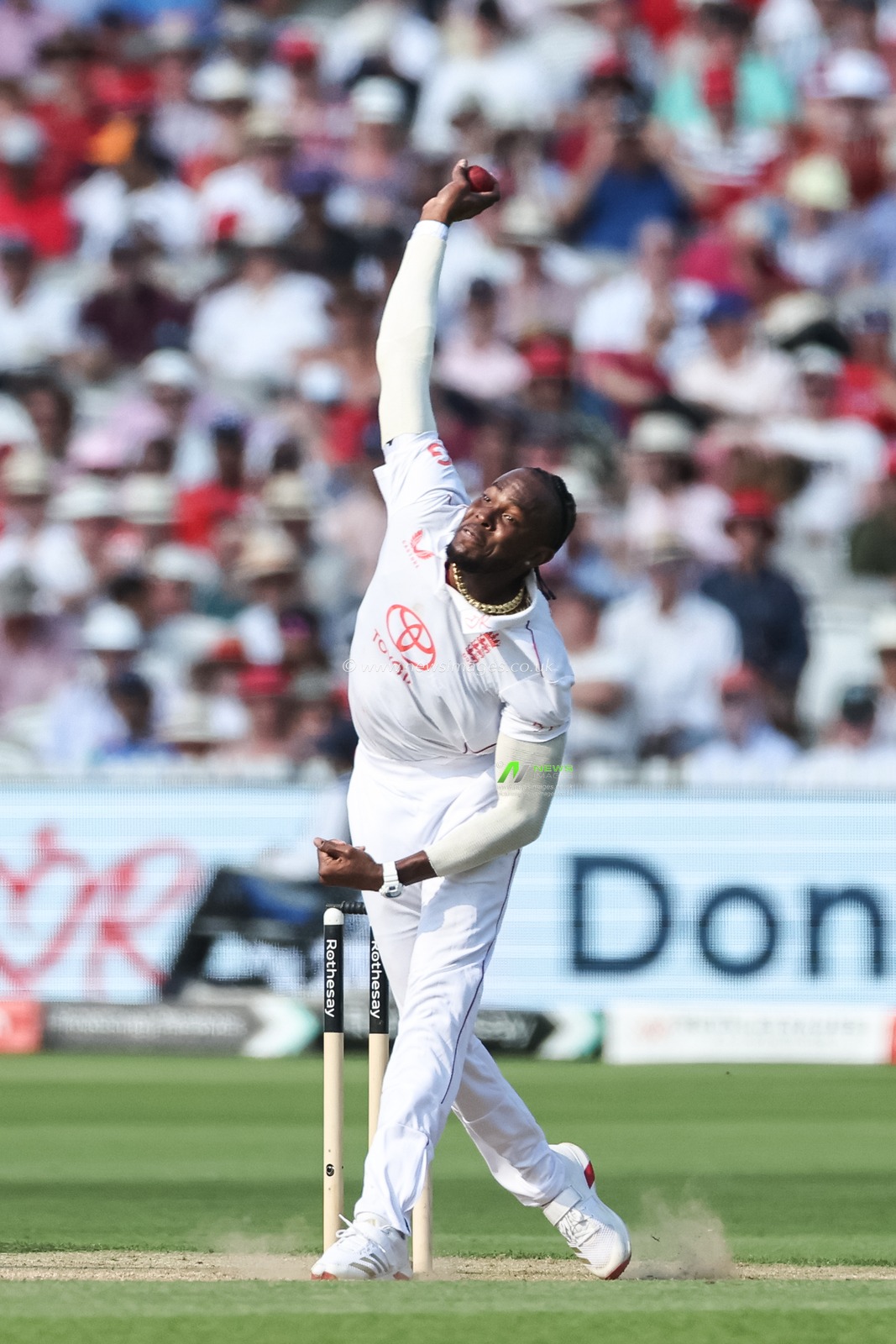 Jofra Archer of England delivers the ball during the 3rd Rothesay Test Match Day 2 England v India at Lords, London, United Kingdom, 11th July 2025

(Photo by Mark Cosgrove/News Images)
