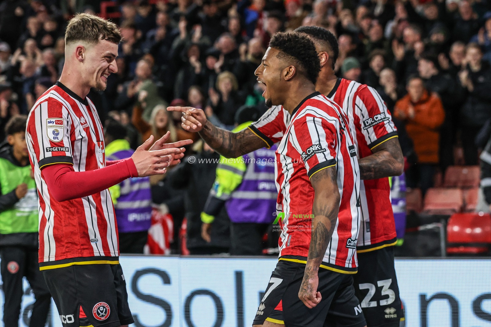 Rhian Brewster of Sheffield United celebrates his goal to make it 3-0 during the Sky Bet Championship match Sheffield United vs Coventry City at Bramall Lane, Sheffield, United Kingdom, 28th March 2025

(Photo by Alfie Cosgrove/News Images)