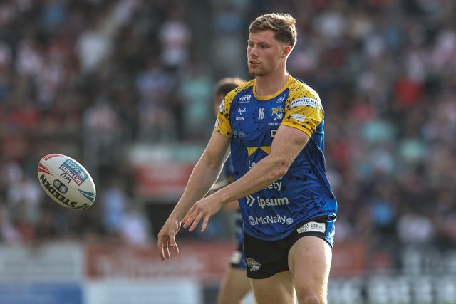 Morgan Gannon of Leeds Rhinos during pre-game warm up during the Betfred Super League round 15 match St Helens vs Leeds Rhinos at Totally Wicked Stadium, St Helens, United Kingdom, 20th June 2025

(Photo by Alfie Cosgrove/News Images)