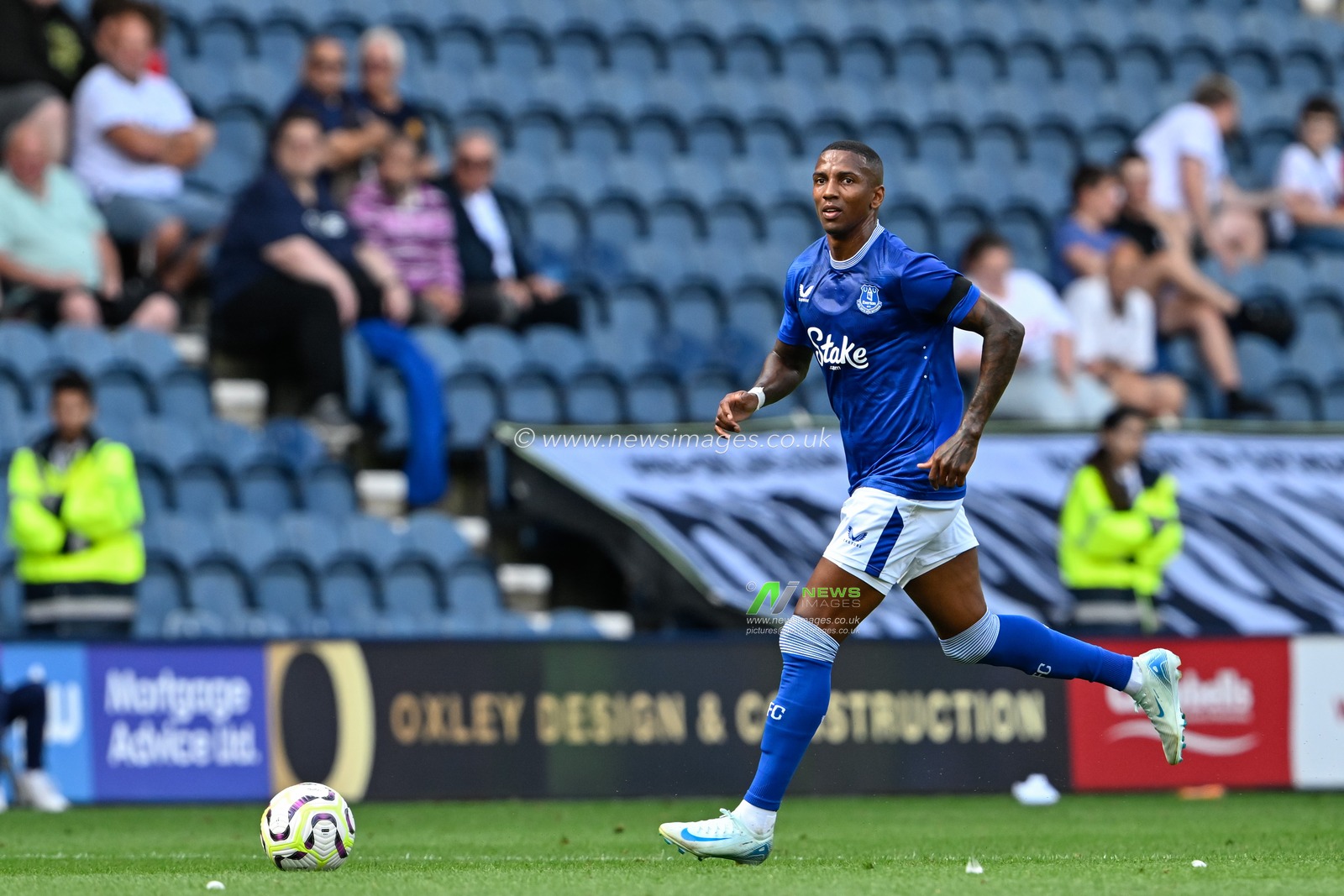 Ashley Young of Everton in action during the Pre-season friendly match Preston North End vs Everton at Deepdale, Preston, United Kingdom, 3rd August 2024

(Photo by Cody Froggatt/News Images)