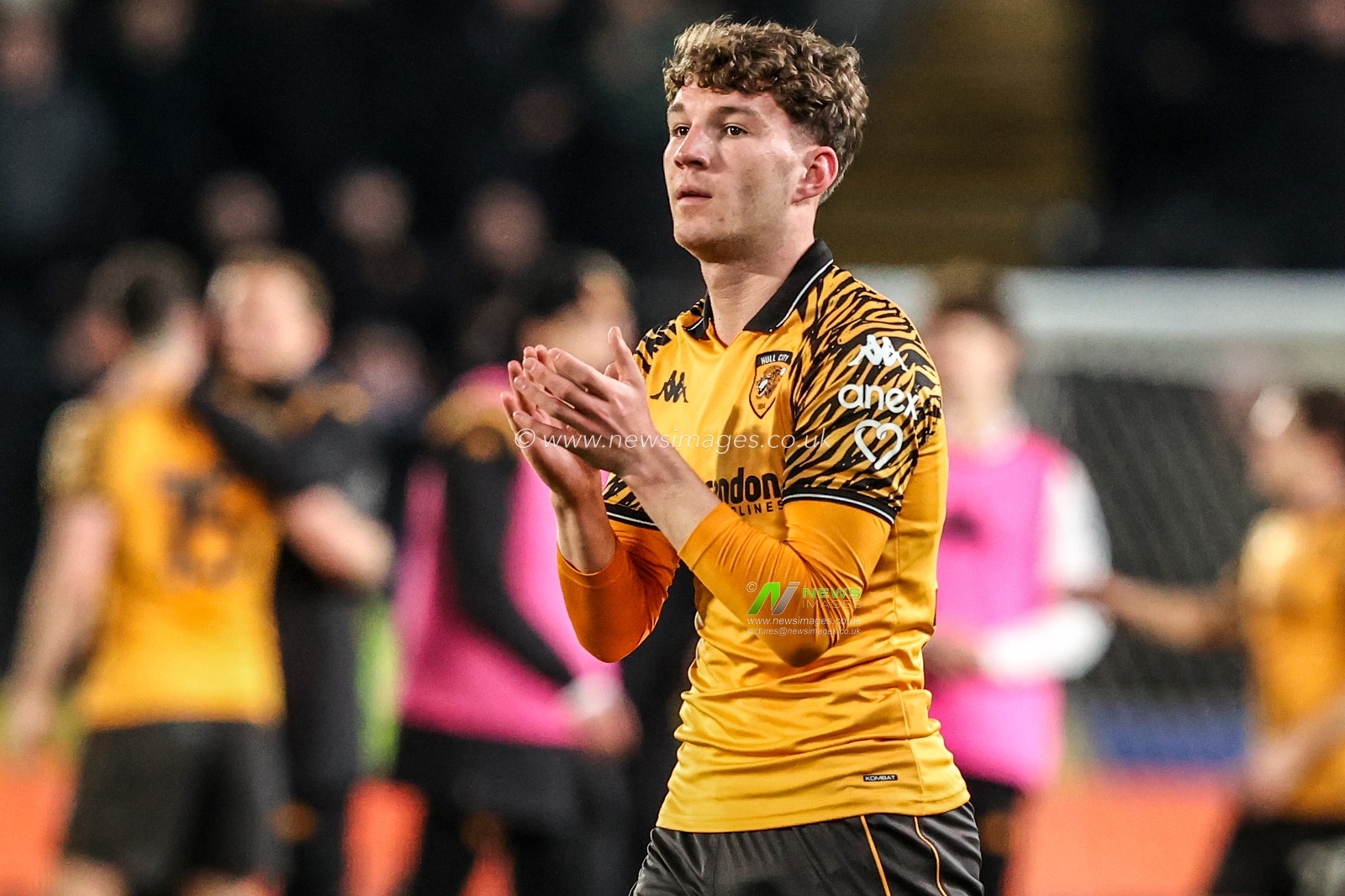 Lewis Koumas of Hull City applauds the fans after the game during the Sky Bet Championship match Hull City vs Derby County at MKM Stadium, Hull, United Kingdom on 24 February 2026

(Photo by Alfie Cosgrove/News Images)