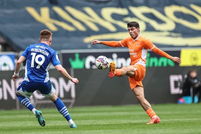 Rob Apter of Blackpool controls the ball during the Sky Bet League 1 match Wigan Athletic vs Blackpool at The Brick Community Stadium, Wigan, United Kingdom, 26th April 2025

(Photo by Mark Cosgrove/News Images)