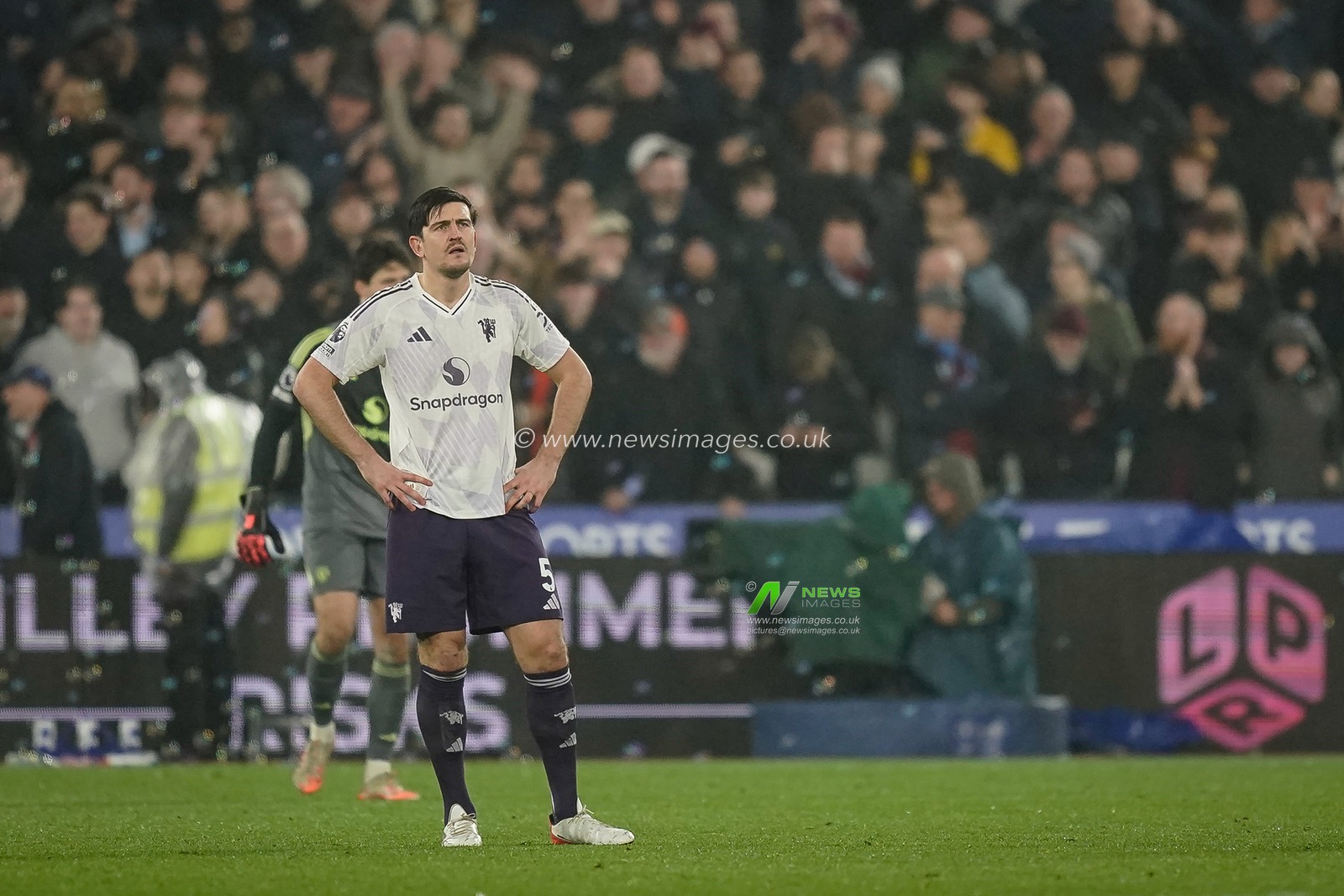 Harry Maguire of Manchester United dejected after Tomas Soucek of West Ham United scores to make it  1-0 during the Premier League match West Ham United vs Manchester United at London Stadium, London, United Kingdom on 10 February 2026

(Photo by Maynard Manyowa/News Images)