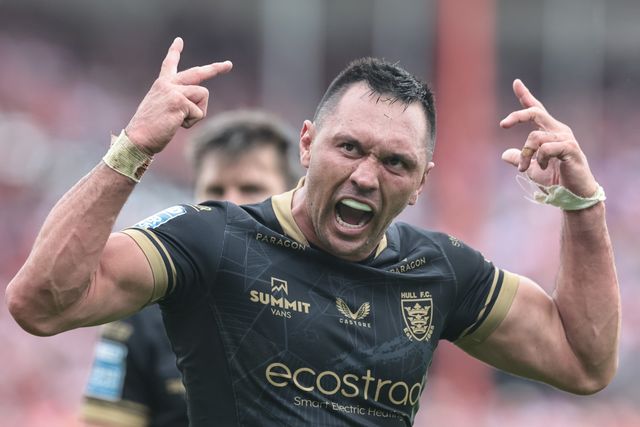Jordan Rapana of Hull FC gees up the fans during the Betfred Super League Round 25 match Hull KR vs Hull FC at Sewell Group Craven Park, Kingston upon Hull, United Kingdom, 7th September 2025

(Photo by Mark Cosgrove/News Images)