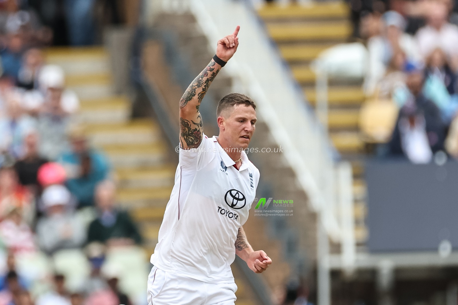 Brydon Carse of England celebrates the wicket of Karun Nair of India during the 2nd Rothesay Test Match day 4 England v India at Edgbaston, Birmingham, United Kingdom, 5th July 2025

(Photo by Mark Cosgrove/News Images)