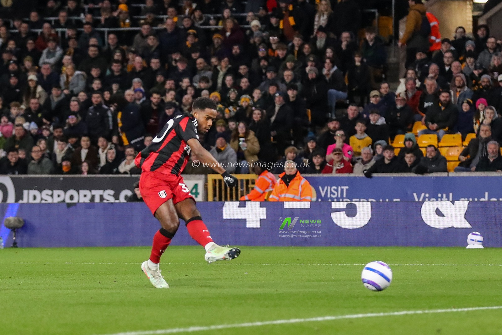 Ryan Sessegnon of Fulham scores to make it 1-0 during the Premier League match Wolverhampton Wanderers vs Fulham at Molineux, Wolverhampton, United Kingdom, 25th February 2025

(Photo by Gareth Evans/News Images)