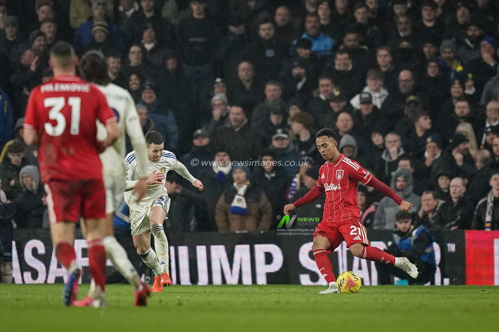 Omari Hutchinson of Nottingham Forest crosses for Lorenzo Lucca of Nottingham Forest to score during the Premier League match Leeds United vs Nottingham Forest at Elland Road, Leeds, United Kingdom on 06 February 2026

(Photo by Maynard Manyowa/News Images)