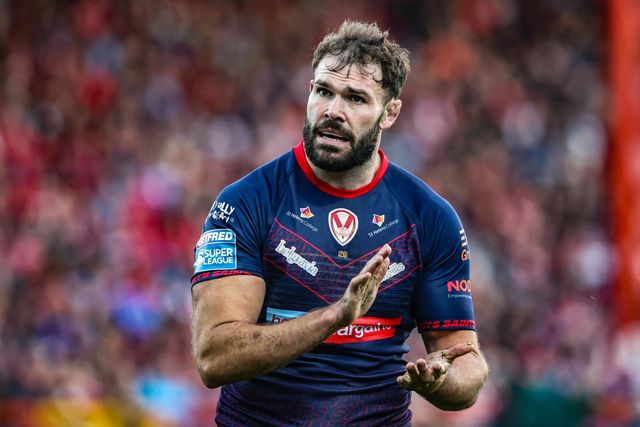 Alex Walmsley of St. Helens applauds the fans during the Betfred Super League Semi Final 2 match Hull KR vs St Helens at Sewell Group Craven Park, Kingston upon Hull, United Kingdom, 3rd October 2025

(Photo by Alfie Cosgrove/News Images)