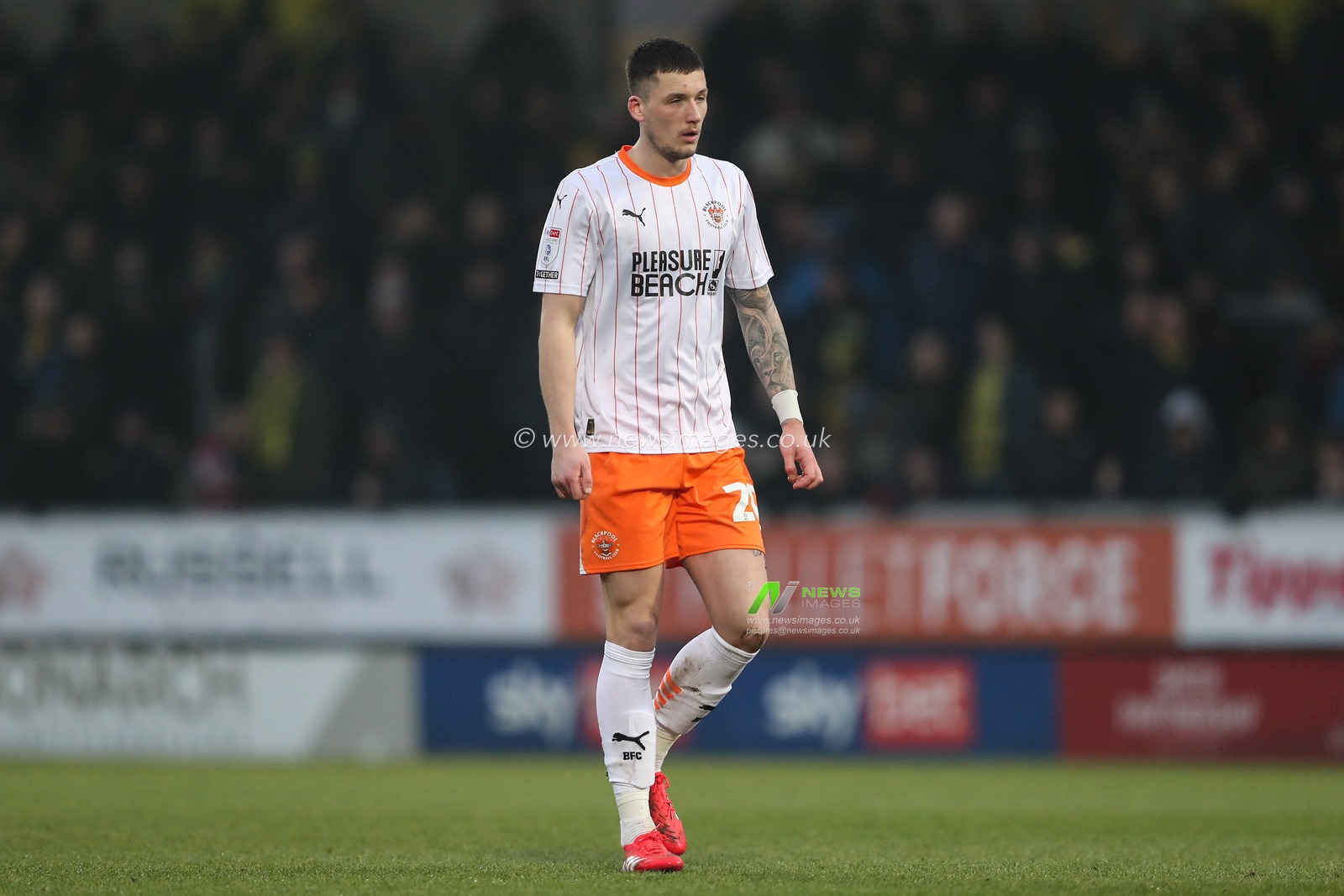 Oliver Casey of Blackpool during the Sky Bet League 1 match Burton Albion vs Blackpool at Pirelli Stadium, Burton upon Trent, United Kingdom, 8th February 2025

(Photo by Gareth Evans/News Images)
