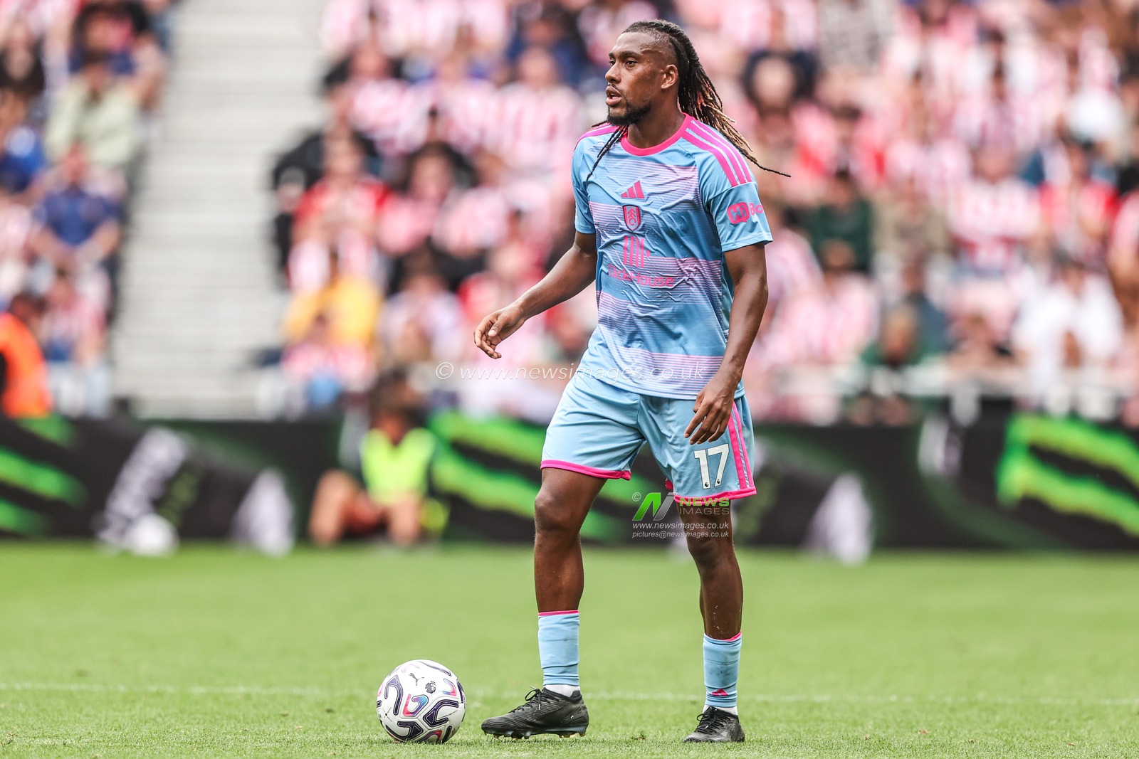 Alex Iwobi of Fulham in action during the Premier League match Sunderland vs Fulham at Stadium Of Light, Sunderland, United Kingdom on 30 August 2026

(Photo by Alfie Cosgrove/News Images)