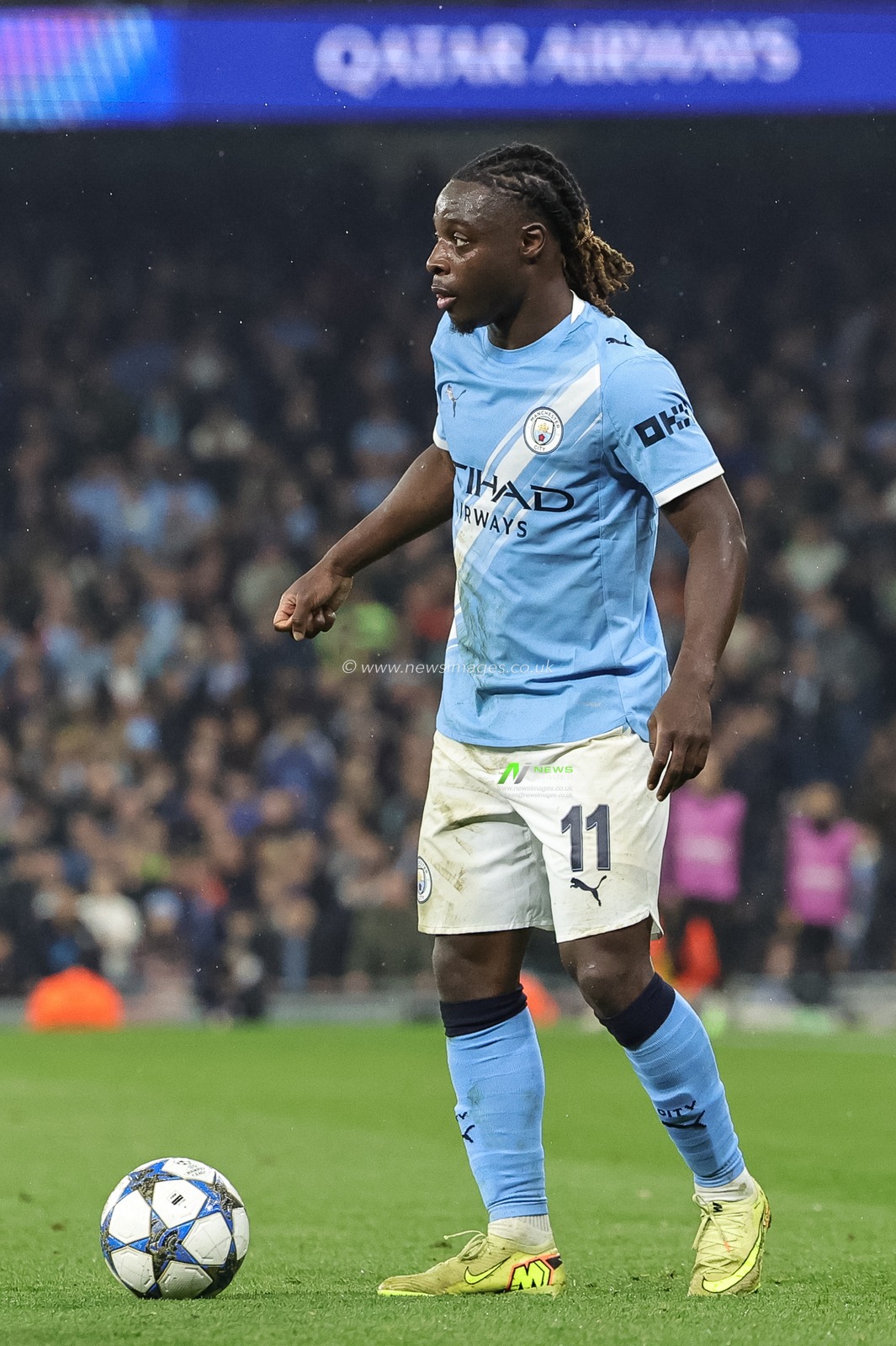 Jeremy Doku of Manchester City during the UEFA Champions League Matchday 4 of 8 Manchester City vs Borussia Dortmund at the City of Manchester Stadium, Manchester, United Kingdom, 5th November 2025

(Photo by Mark Cosgrove/News Images)

*** GER AUT SUI OUT ***