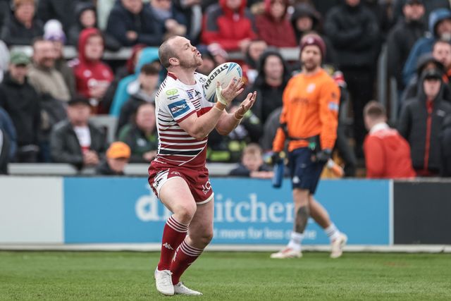 Liam Marshall of Wigan Warriors catches the high ball during the Betfred Challenge Cup Quarter Final match Wakefield Trinity vs Wigan Warriors at DIY Kitchens Stadium, Wakefield, United Kingdom on 12 April 2026

(Photo by Mark Cosgrove/News Images)