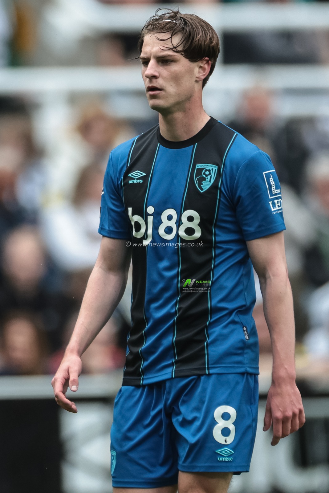 Alex Scott of Bournemouth during the Premier League match Newcastle Untied vs Bournemouth at St. James's Park, Newcastle, United Kingdom on 18 April 2026

(Photo by Mark Cosgrove/News Images)