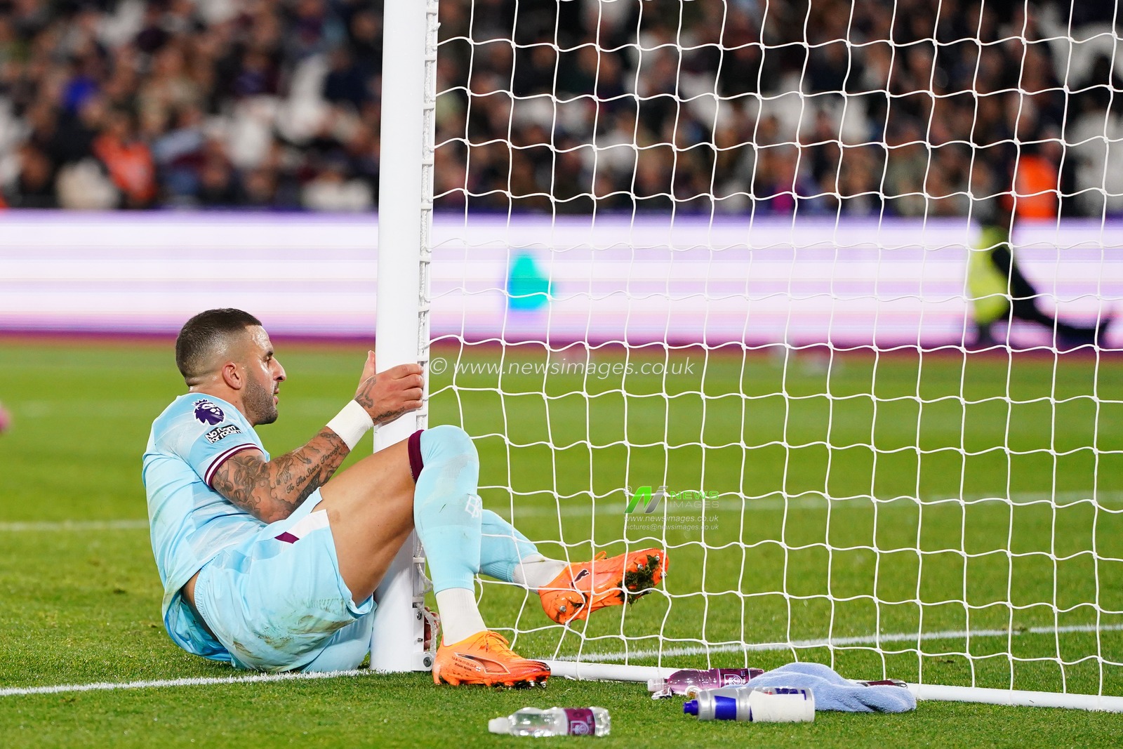 Kyle Walker of Burnley clashes into goalpost during the Premier League match West Ham United vs Burnley at London Stadium, London, United Kingdom, 8th November 2025

(Photo by Harvey Murphy/News Images)

*** GER AUT SUI OUT ***