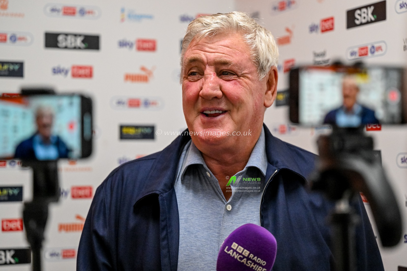 Steve Bruce, head coach for Blackpool, during the Sky Bet League 1 match Blackpool vs Bolton Wanderers at Bloomfield Road, Blackpool, United Kingdom, 30th August 2025

(Photo by Adam Gee/News Images)